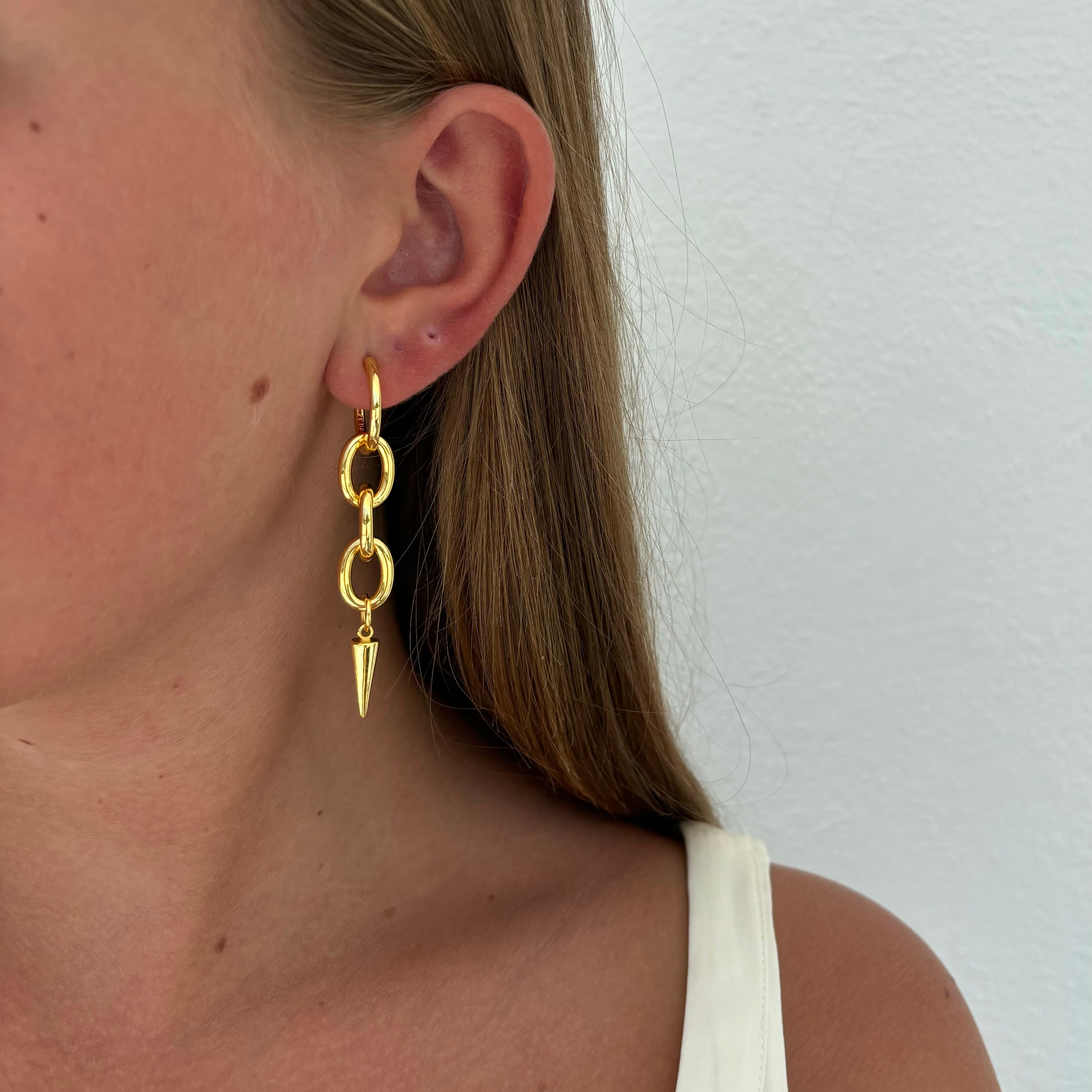 Alice earrings gold with drop chain and spike from side