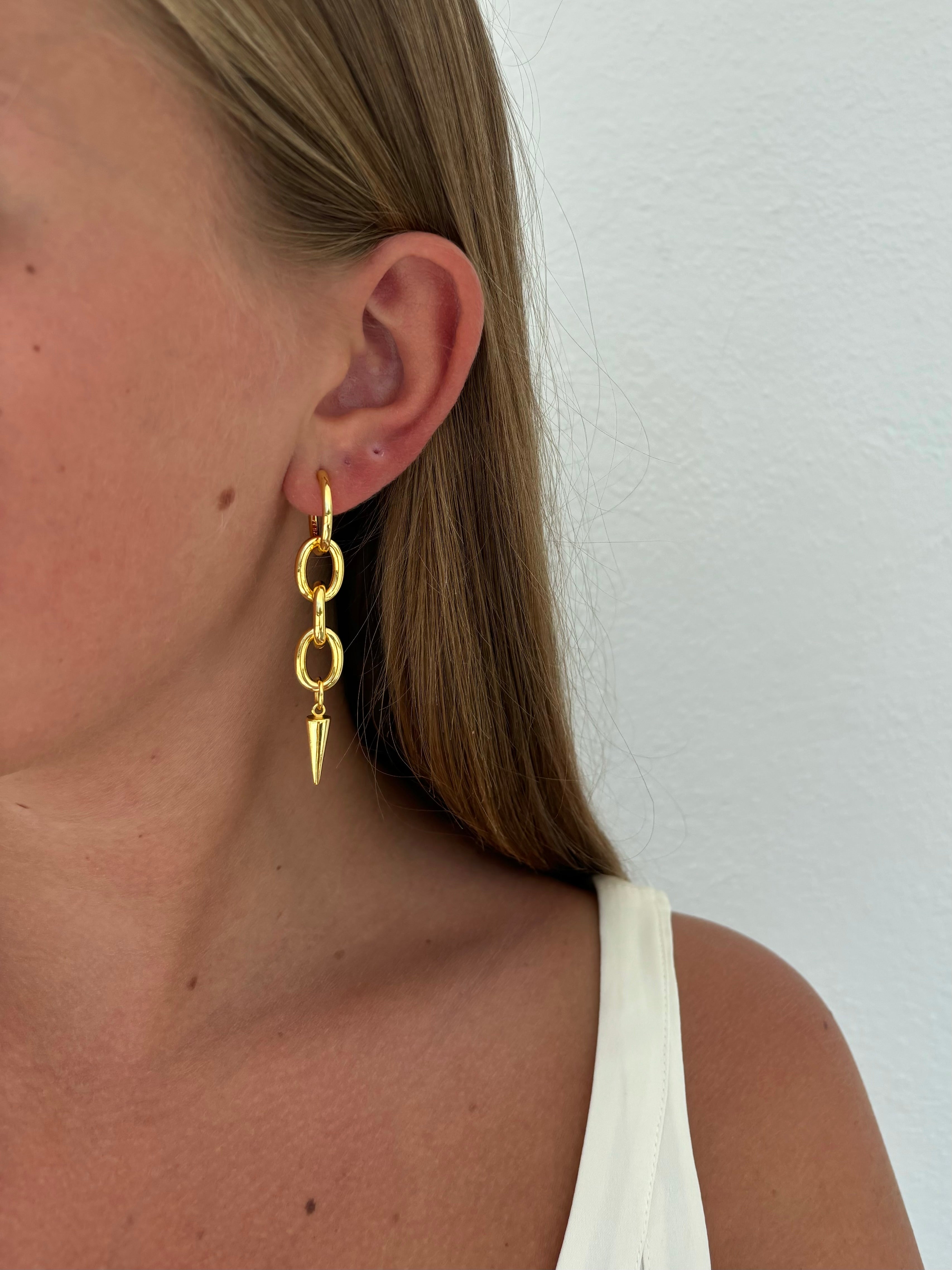 Alice earrings gold with drop chain and spike from side
