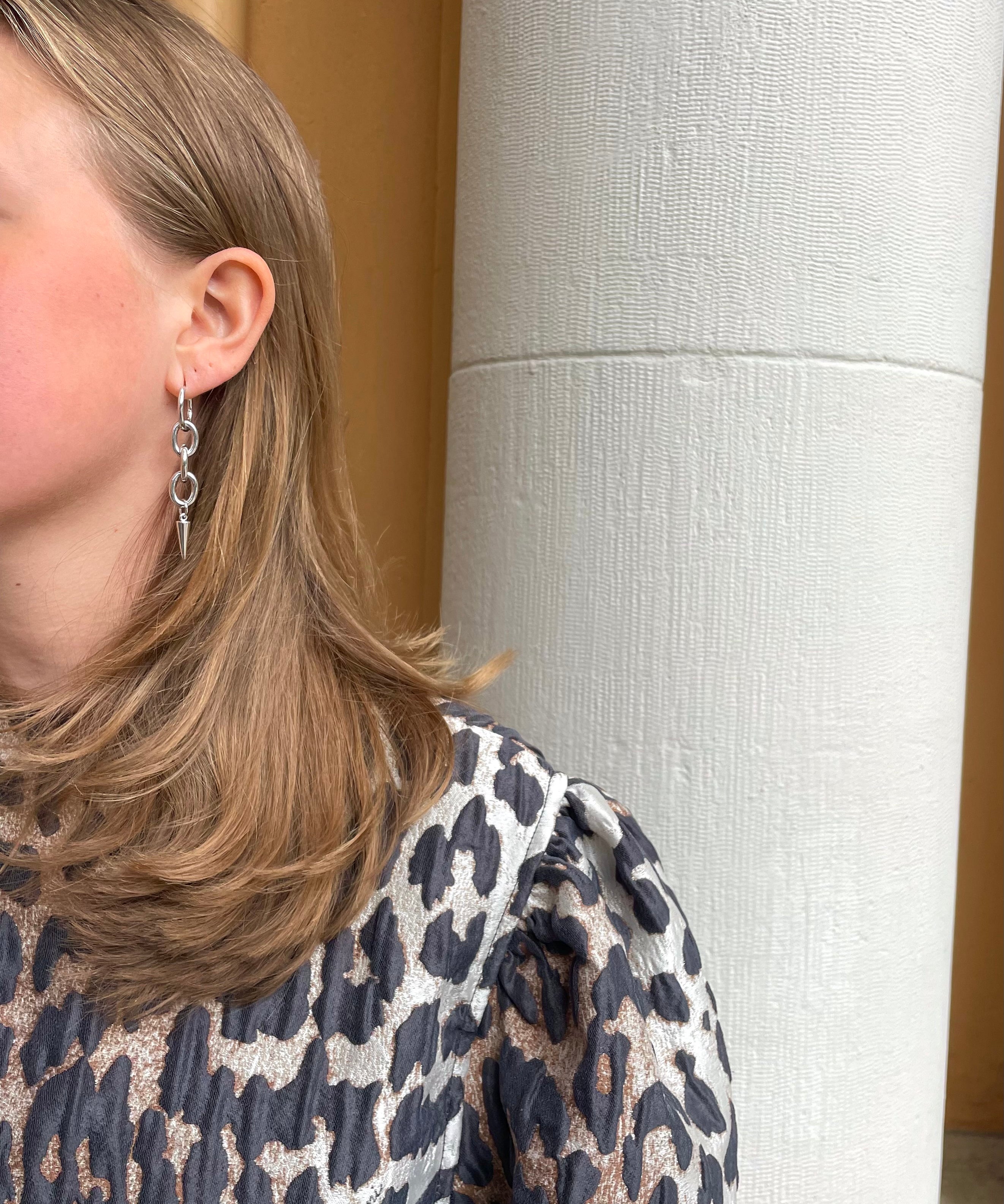 Alice earrings silver with drop chain and spike from side